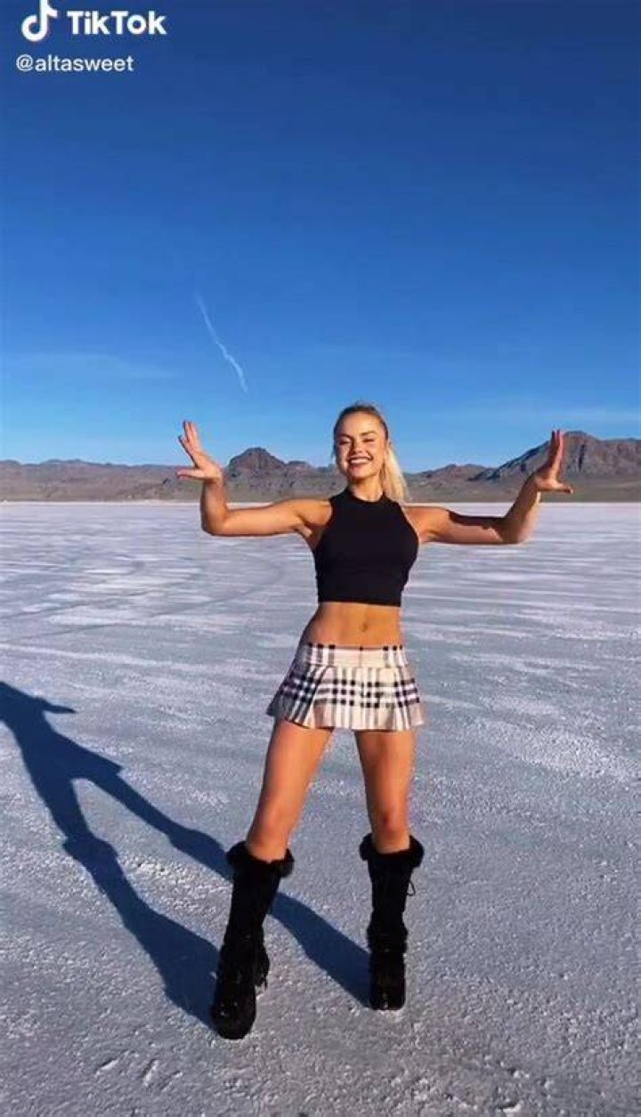Altasweet (altasweet) dance booty shaking crop top... &laquo;Who&rsquo;s ready