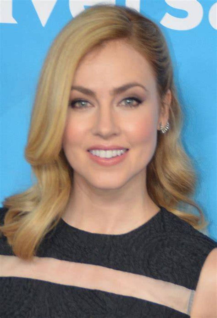 Amanda Schull's Life Gets Turned Around With Carlo Marks in Hallmark's