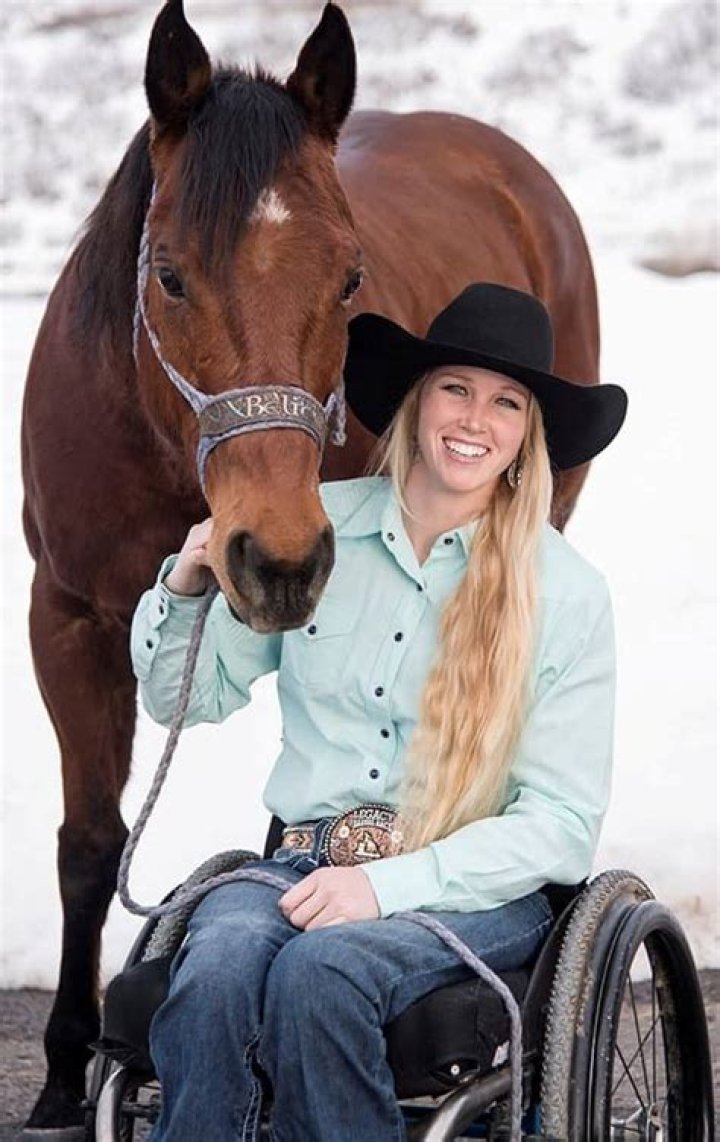 Amberley Snyder Biography, Age, Height, Family, Husband, and Images Cowgirl And Horse, Cowgirl