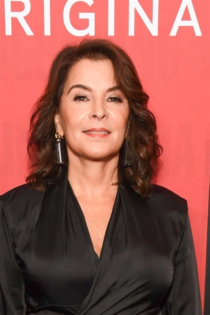 Annabella Sciorra to star in Jennifer Esposito’s feature film