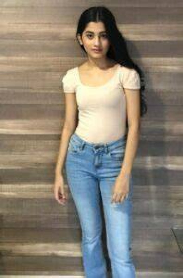 Ashlesha Thakur Age, Wiki, Height, Weight, Family, Boyfriend and more