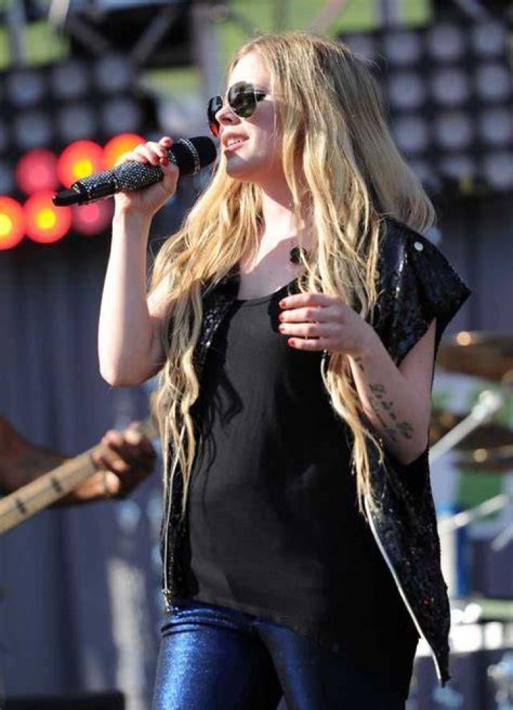 Avril Lavigne gained weight by Stadla on DeviantArt