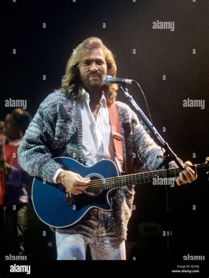 Barry Gibb's height 5&rsquo;11&rsquo;&rsquo; (180 cm)