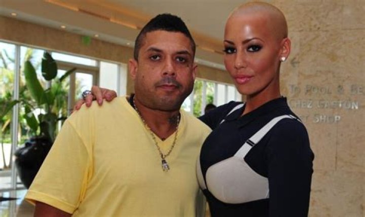 Benzino 2024 dating, net worth, tattoos, smoking & body facts Taddlr