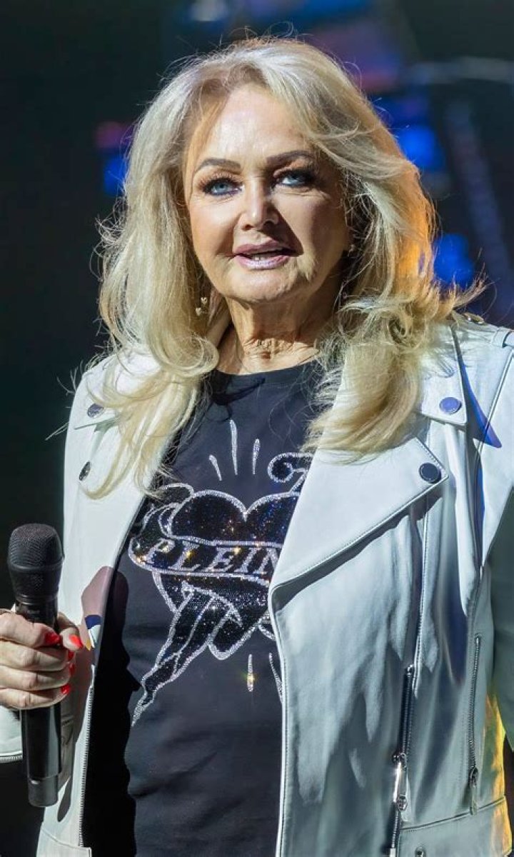 Bonnie Tyler and her great nieces