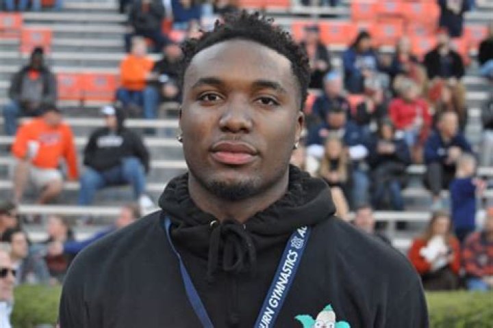 BOOM!!! Chris Moore commits to Auburn Basketball! College and Magnolia