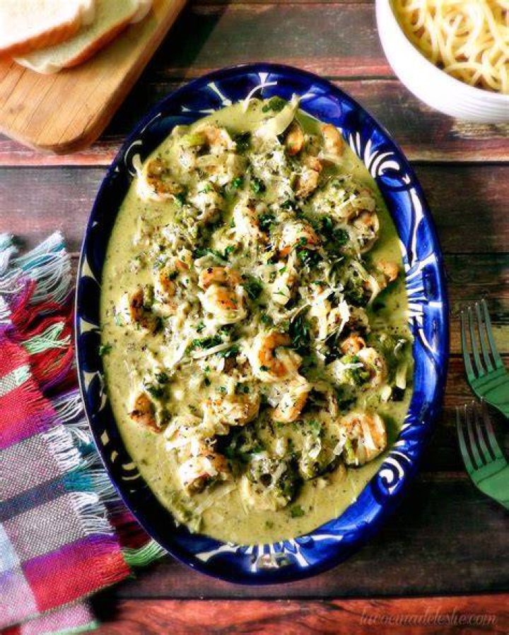 Camarones con Rajas (Creamy Shrimp with Roasted Poblano Peppers) {She