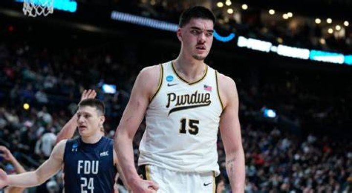 Canadian Zach Edey withdraws from NBA Draft, returns to Purdue for