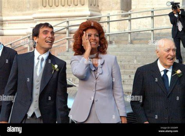 Carlo Ponti, Jr. arrives in New York with his famous parents Wall Art