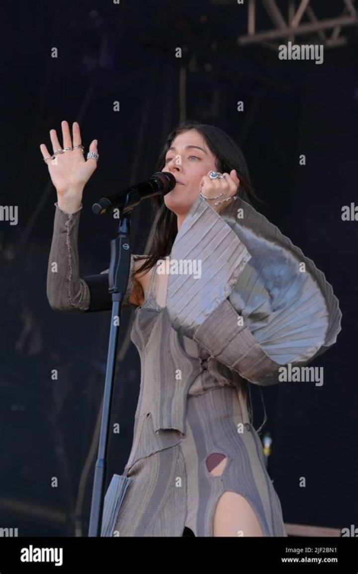 Chairlift Lead Singer Caroline Polachek&rsquo;s Wedding at Snug Harbor Vogue