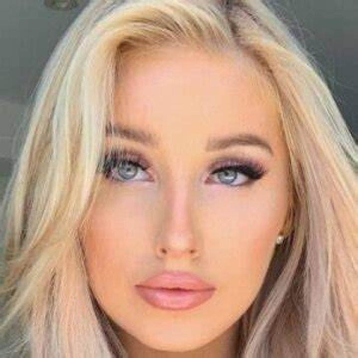 Charlotte Parkes Height, Facts, Biography Models Height