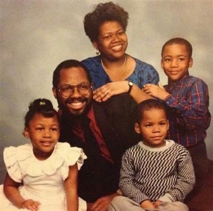 Childish Gambino Parents 2560x2048 Wallpaper teahub.io