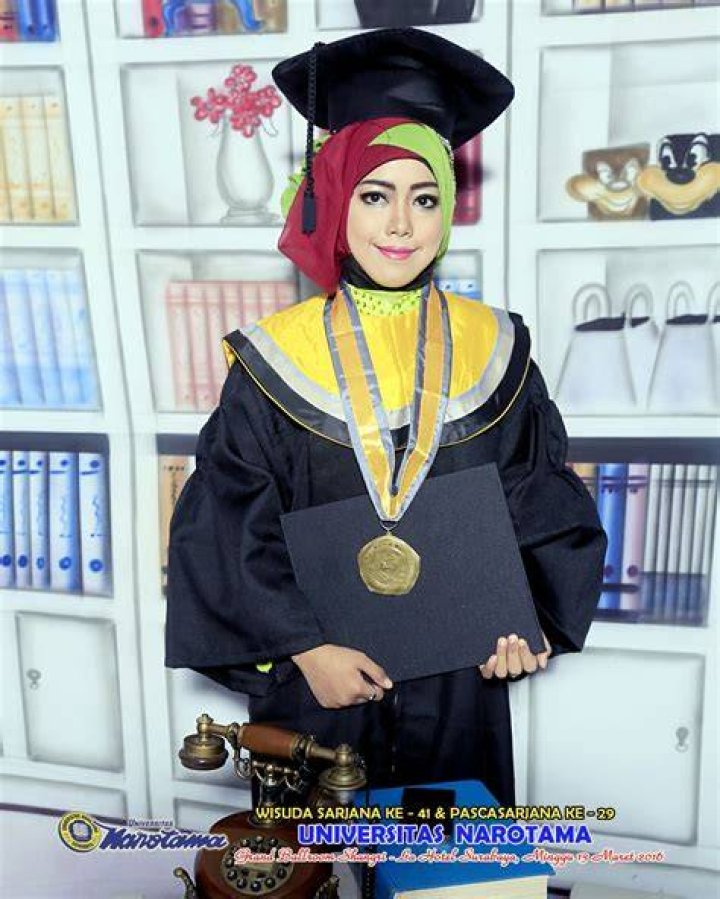 Contoh Foto Wisuda Sarjana Dan Bongino Show Youtube IMAGESEE