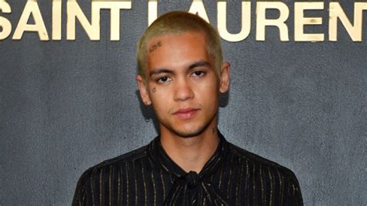 Dominic Fike Bio, Age, Wife, Parents, Siblings, Net, Sunburn, Song