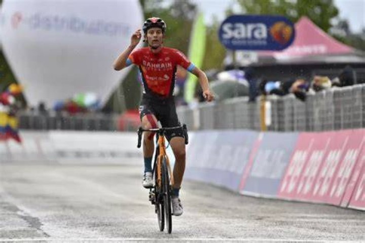 El ciclista suizo Gino Mäder muere a los 26 años tras la terrorífica