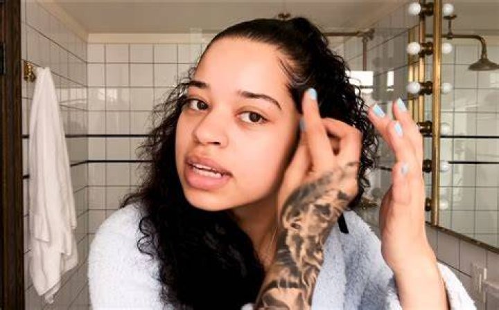 Ella Mai Hair and Makeup at the 2019 Grammys POPSUGAR Beauty Photo 44