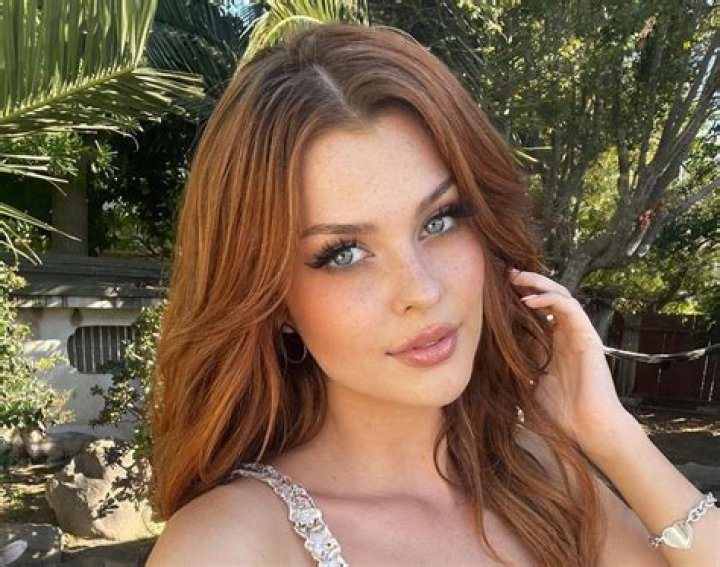 Elly Clutch (Model) Biography, Age, Height, Figure, Net Worth &raquo; Bioofy