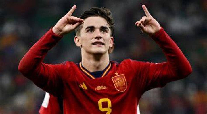Espagne Luis Enrique encense Gavi