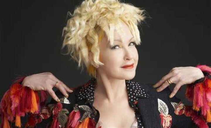fbaf272f7d3f3b0f8100a852a97ec453 1.024×1.526 piksel Cyndi lauper