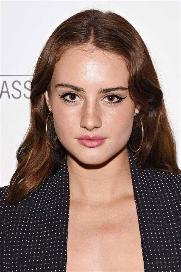 Grace Van Patten Profile Images — The Movie Database (TMDB)