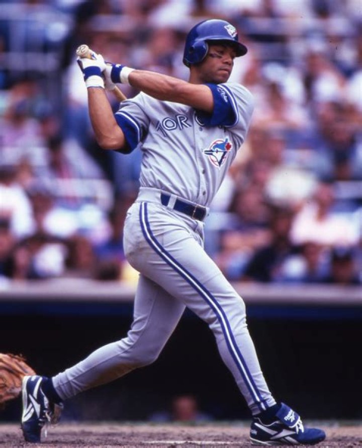 Hall of Famer Roberto Alomar banned from MLB after sexual misconduct