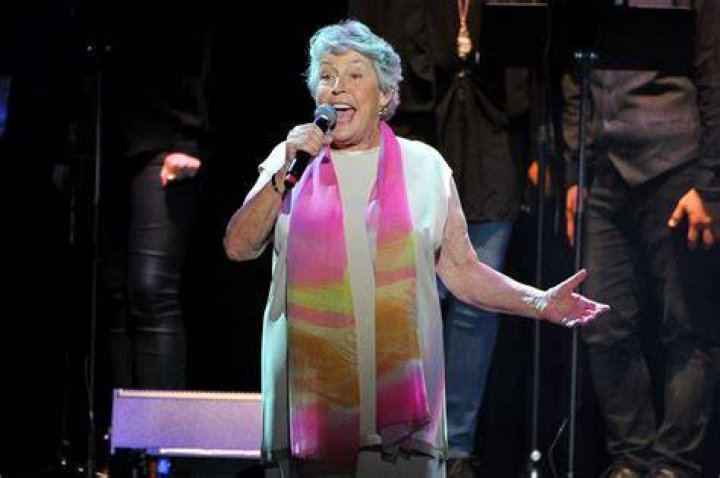 Helen Reddy Helen Reddy Photo (39078730) Fanpop