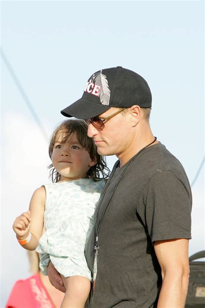 How many kids does Woody Harrelson have? »