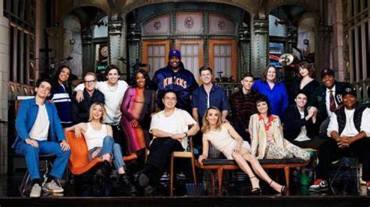 How Much do SNL Cast Members Make in 2023 mrDustBin