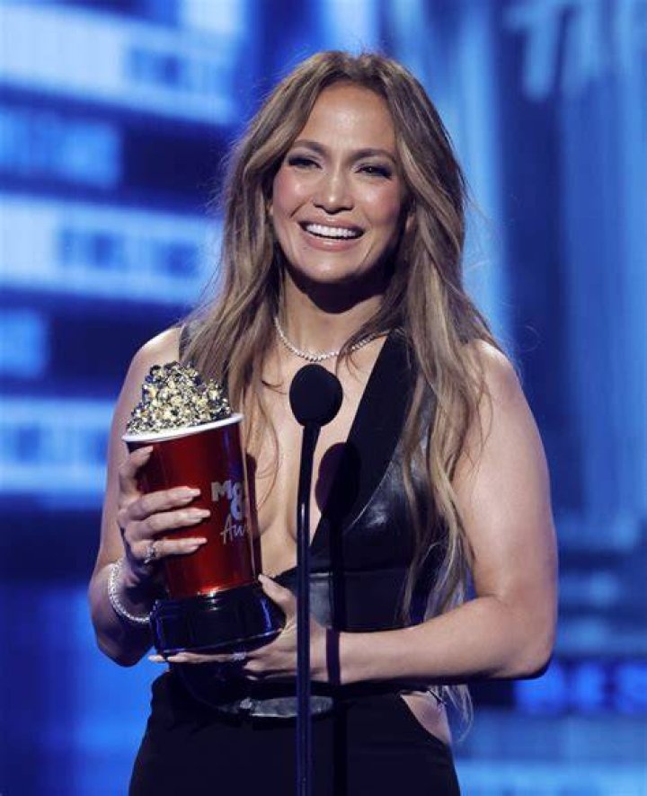 Jennifer Lopez Cries During Speech at MTV Movie & TV Awards