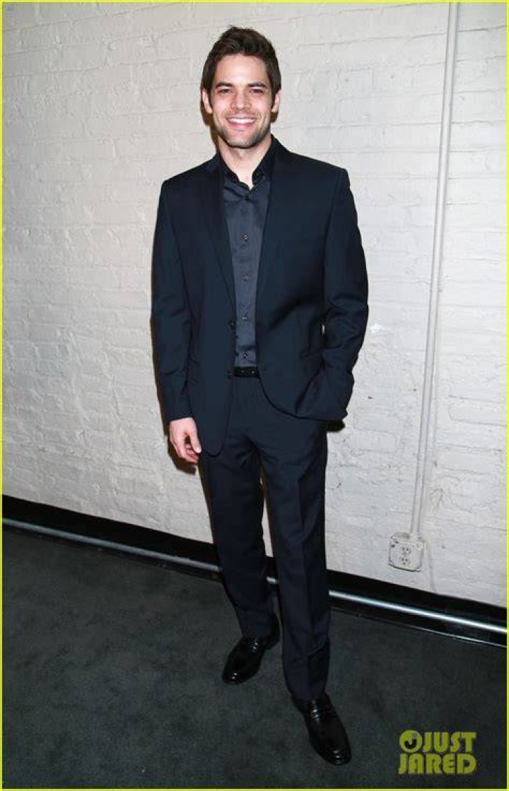 Jeremy Jordan Suits Up for 'Last Five Years' NYC Screening with Wife