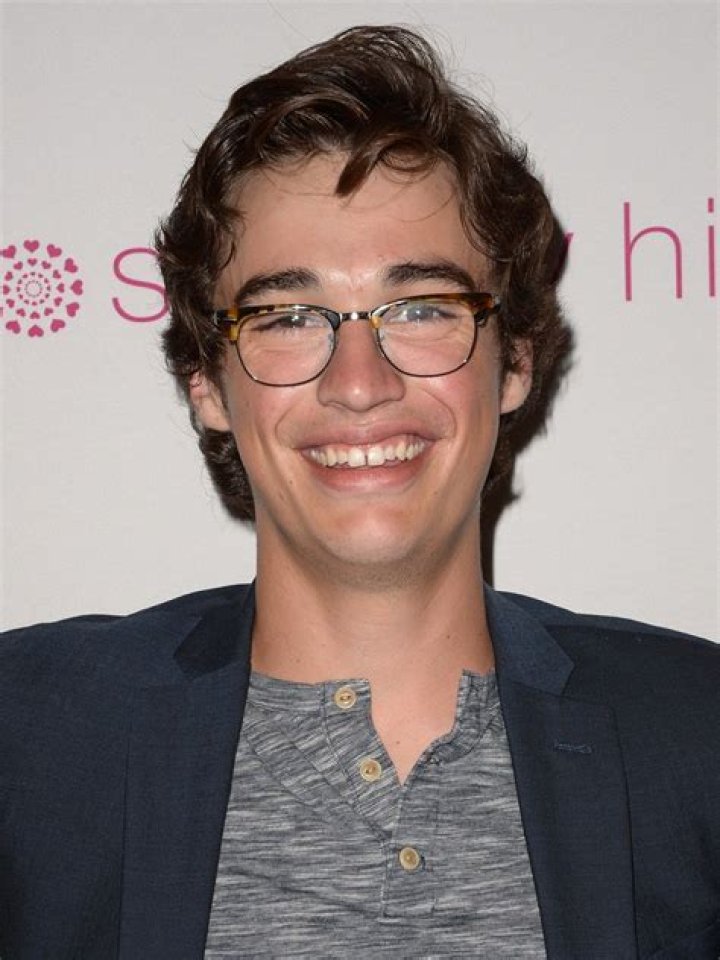 Joey bragg (Actor) Wiki, Biography, Age, Girlfriends, Family, Facts and