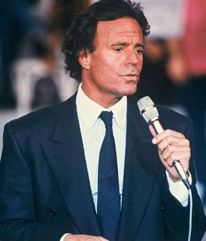 Julio Iglesias' wife Miranda Rijnsburger and their kids in ¡HOLA!
