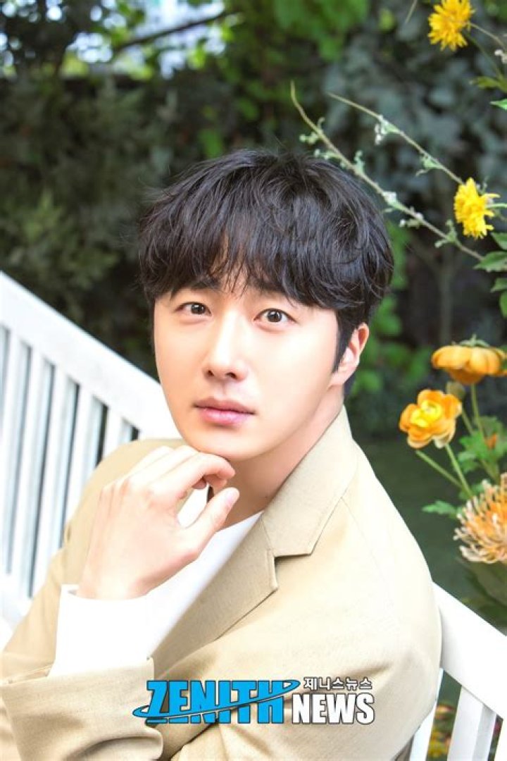 Jung Il woo in Convenience Store Restaurant. Episode 11.