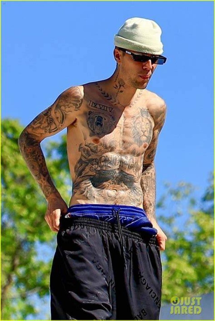Justin Bieber Hangs Shirtless, Parties in Underwear with Sean 'Diddy