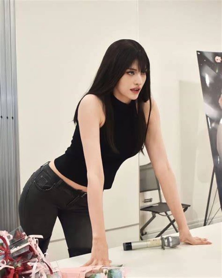 Karina coser l&agrave; ai? Scandal v&agrave; phản ứng cộng đồng Tranh 3 Miền
