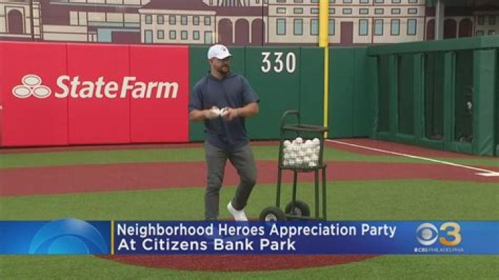 Kyle Schwarber Hosts Neighborhood Heroes During Phillies Batting