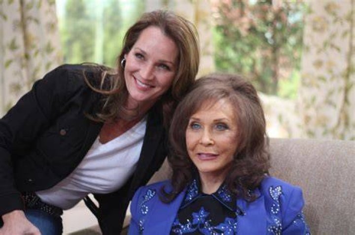 Loretta Lynn on QVC with her daughter Patsy Loretta lynn, Loretta