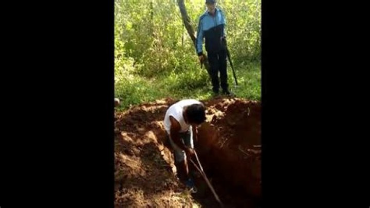 Maloqueiro cavando sua cova video Descubre dejará aliento
