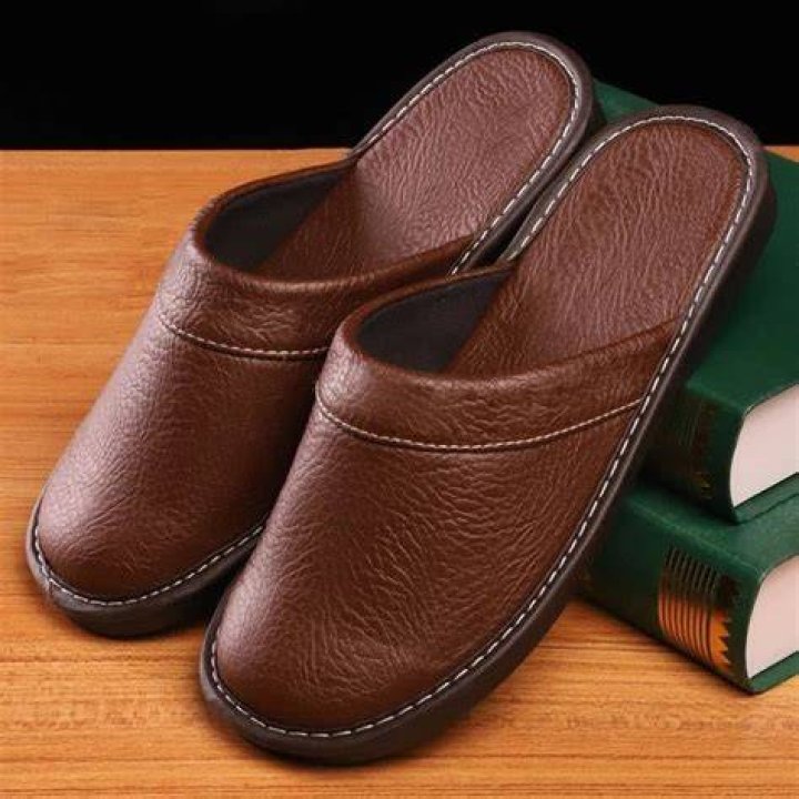 Man slippers. I fully endorse this notion. Funny images, Hilarious