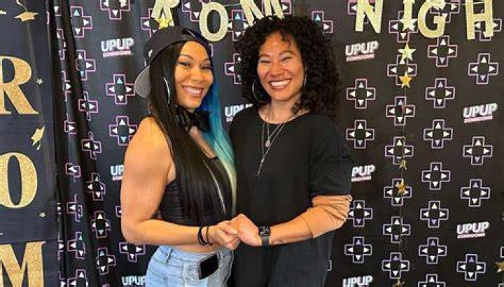 Mia Yim and her sister Sisters, H.e.r.