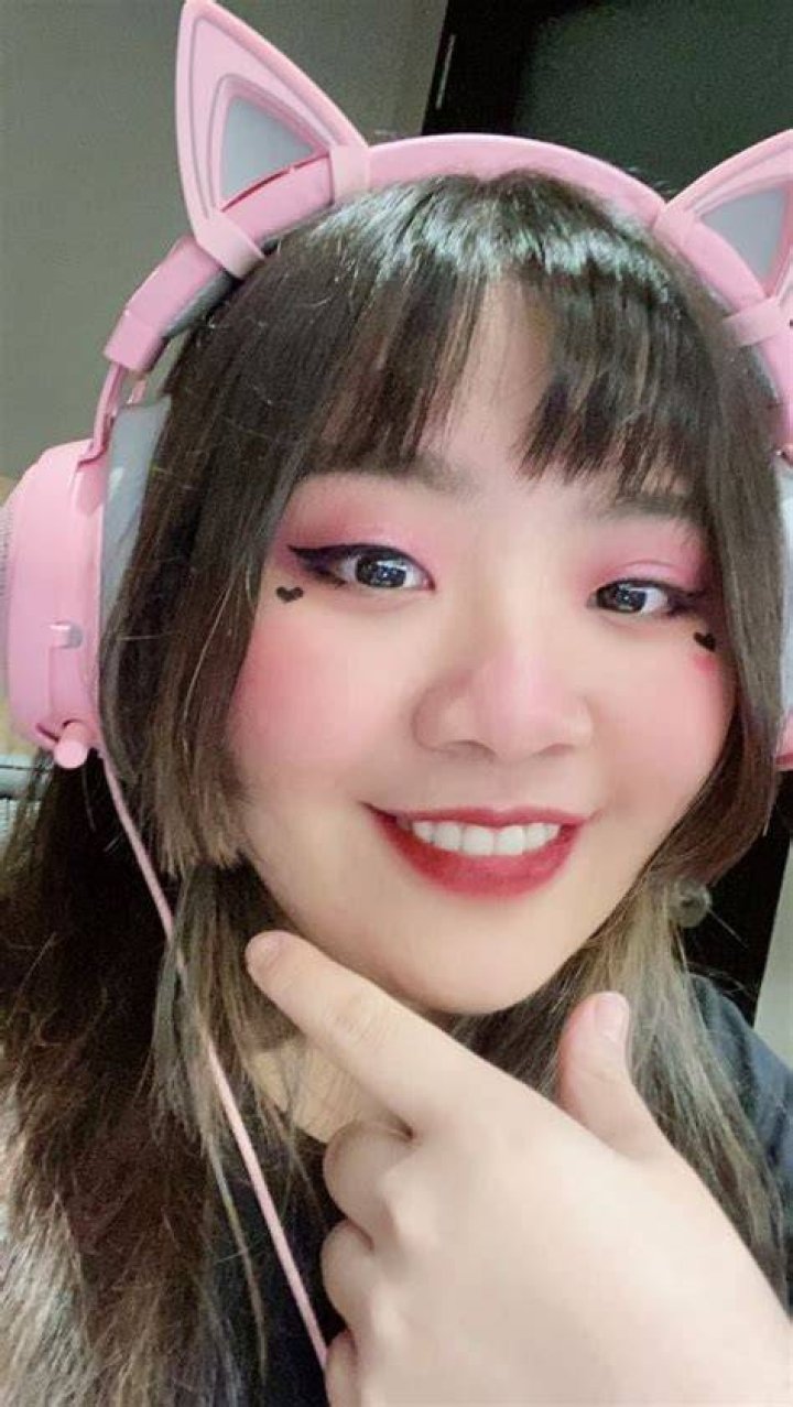 Mori Calliope Real Face , Age, Height, Wiki, Real Name, Bio, BF & More