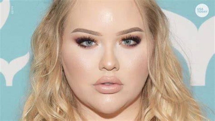 NikkieTutorials, famous beauty blogger, comes out as trans on YouTube