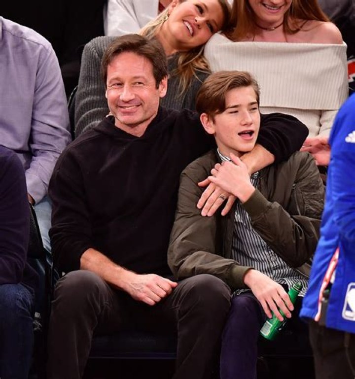 PHOTO David Duchovny travels with his kids and T&eacute;a Leoni Duchovny