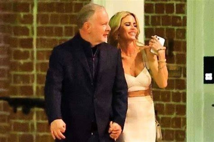 PK Kemsley's ExGirlfriend Shopping a TellAll