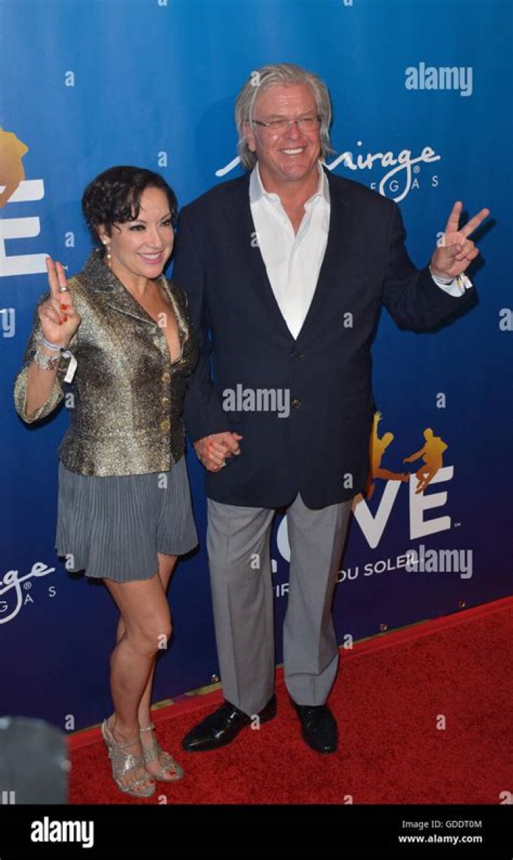 Ron White 2023 Wife, net worth, tattoos, smoking & body facts Taddlr