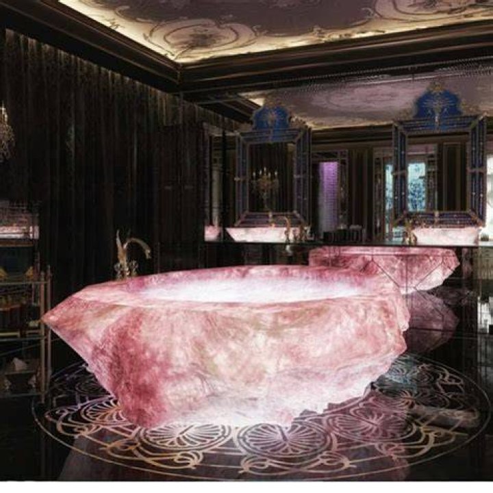 Rose quartz tub or weeping willow bath?! . (swipe for willow tub) I