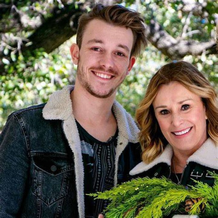 Sheila Walsh 2023 Husband, net worth, tattoos, smoking & body