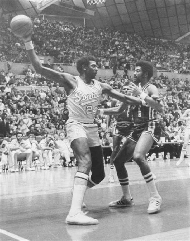 Spencer Haywood Basketball photography, Basketball players, Sports