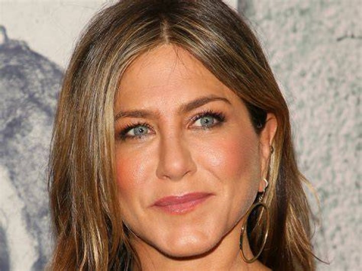 The Facial Jennifer Aniston Uses to Firm, Sculpt and Lift Her Skin