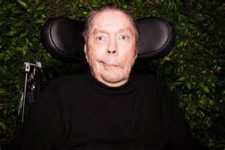 Tim Curry makes rare public appearance after suffering stroke, accepts